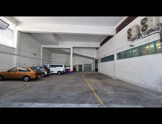 1,753M² WAREHOUSE RENTED IN SALT RIVER